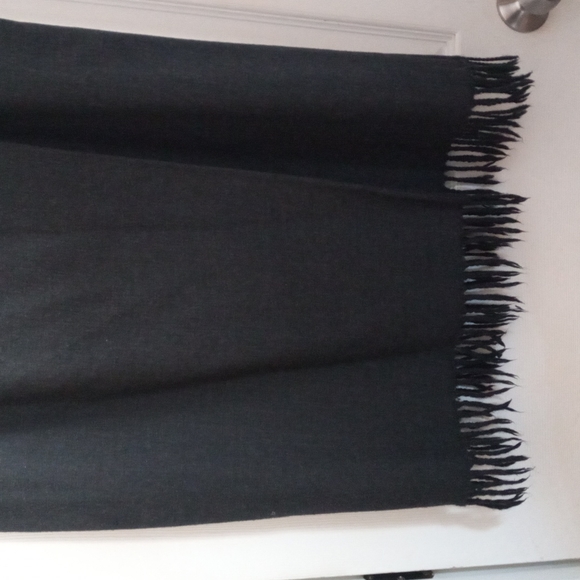 Women charcoal grey wool skirt, with the fringes at the bottom. - Picture 1 of 4